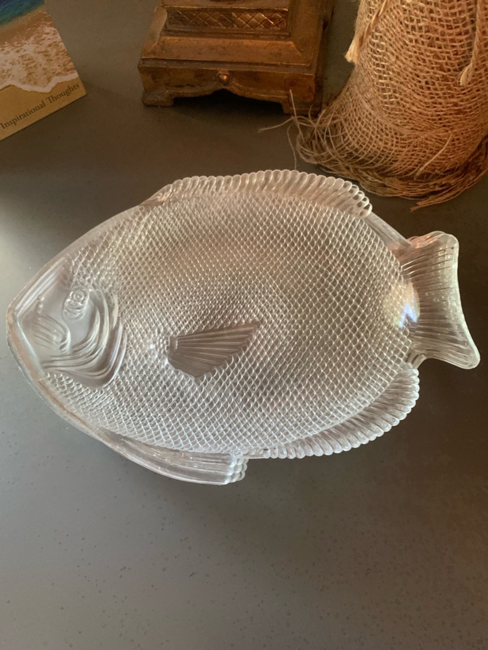 9 PARTY plastic fish small plates, perfect for that SEAFOOD touch. - Picture 8 of 9